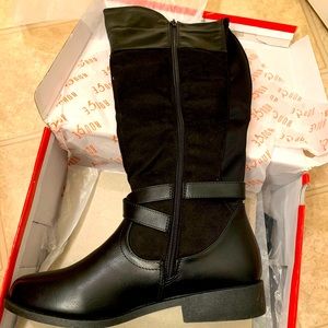 Women’s boot size 8
